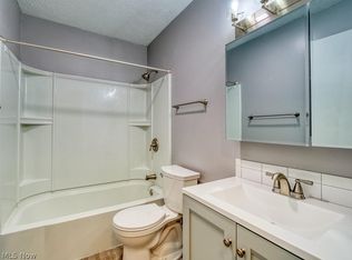 3641 Beaumont Dr UNIT 1, North Olmsted, OH 44070