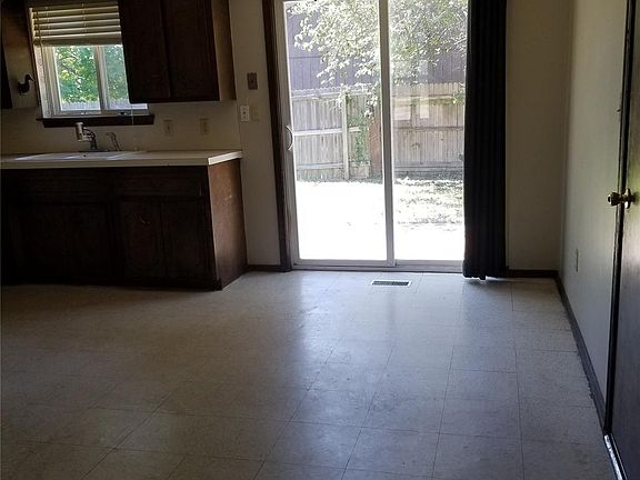 5th image of 1404 S 124th East Ave