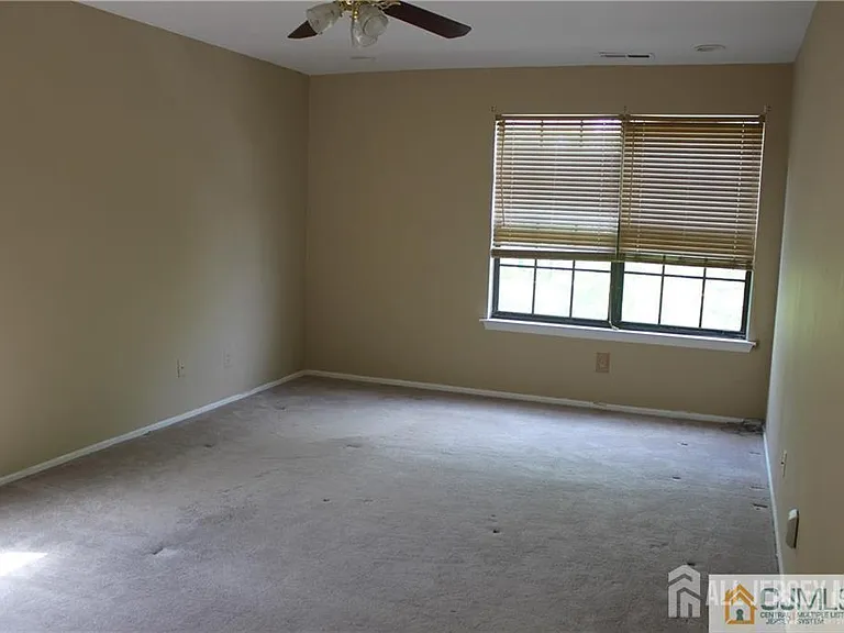 82 Keystone Ct — Photo 3