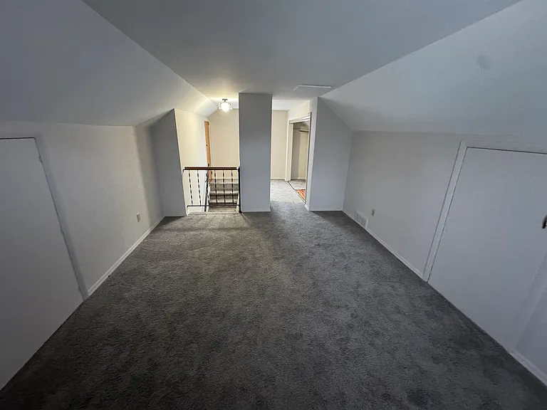 2121 Roberts Ln — Photo 10
