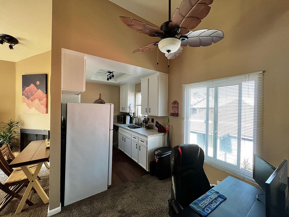Kitchen /breakfast nook - furniture not included