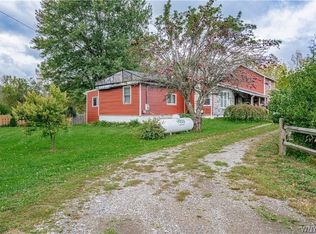 8516 Akron Rd, Lockport, NY 14094