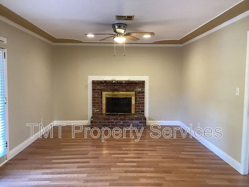 3 bed, 2.0 bath, 1472 sqft, $2,500 — Photo 3