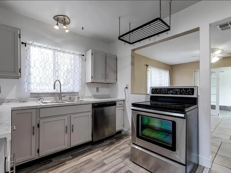 2904 Sanka Dr — Photo 5