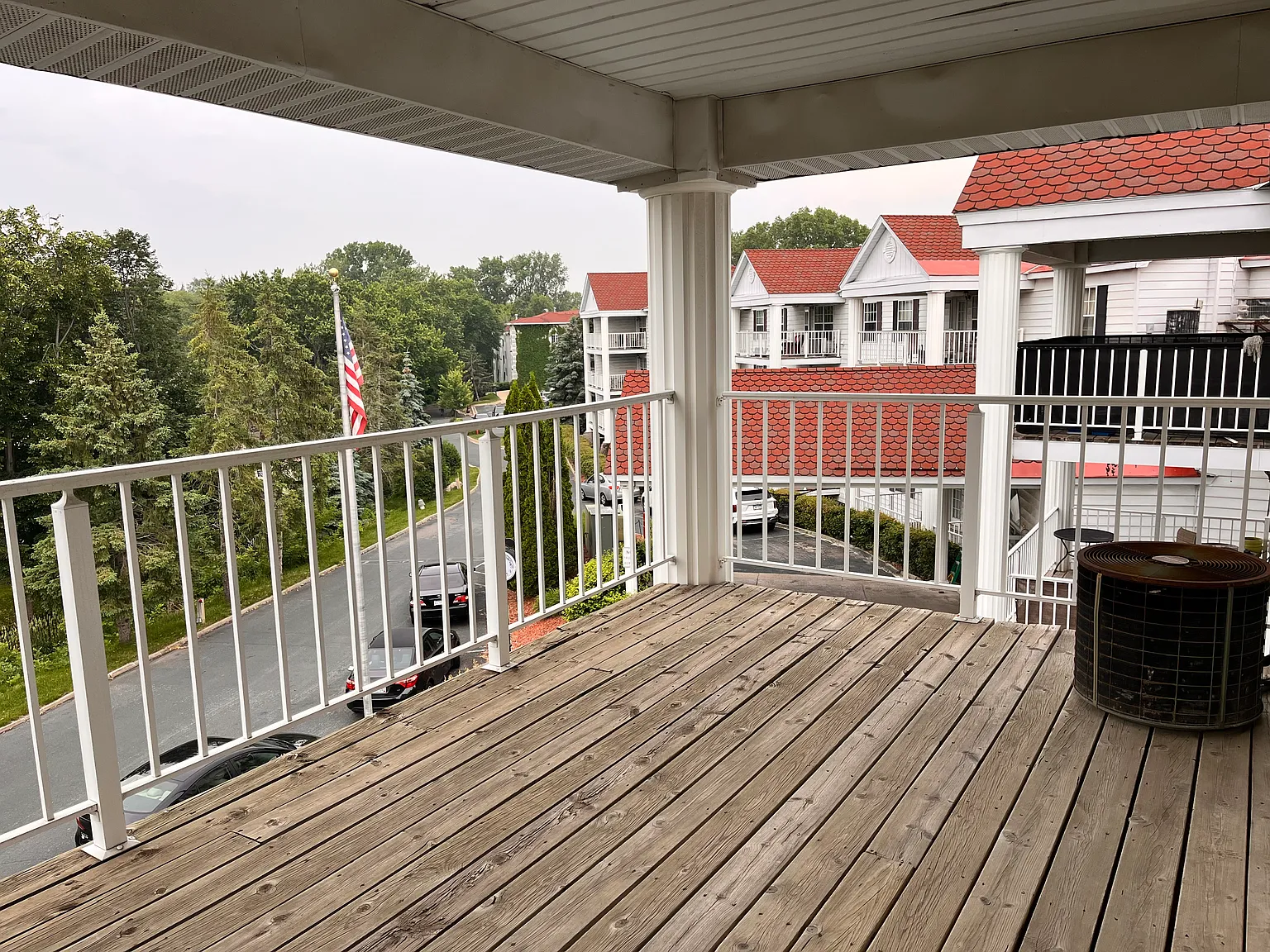 The Carriage House Apartments — Photo 3