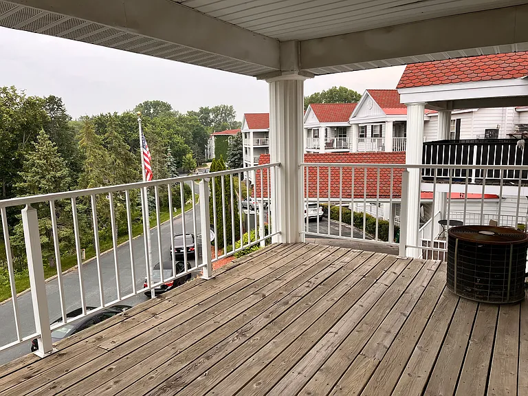 The Carriage House Apartments — Photo 3