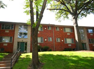 1065 Raritan Dr, Saint Louis, MO 63119