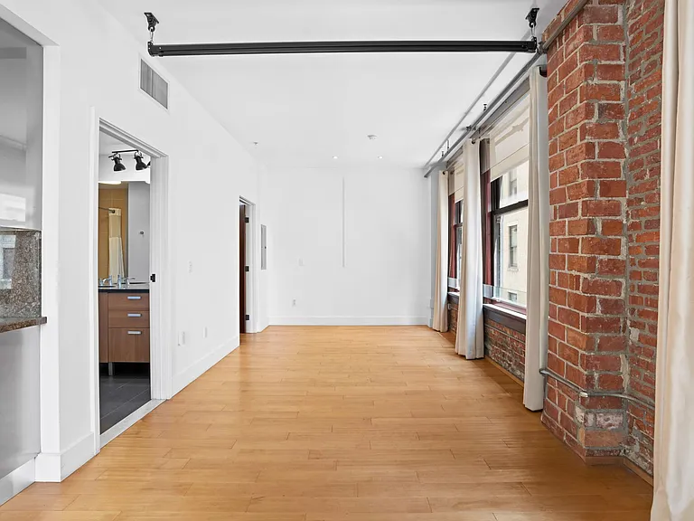 460 S Spring St #512 — Photo 9