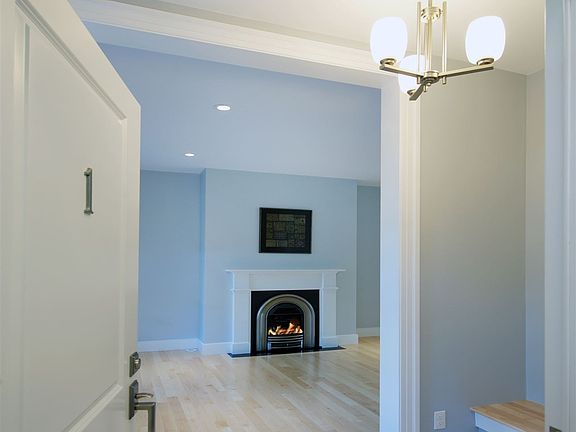 mlspicunit1fireplacelivingroomB