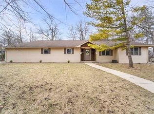 2520 Burnwood Dr, Oshkosh, WI 54902