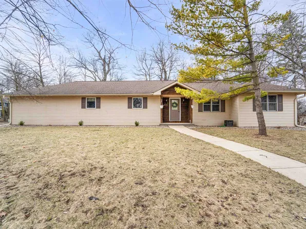 2520 Burnwood Dr, Oshkosh, WI 54902