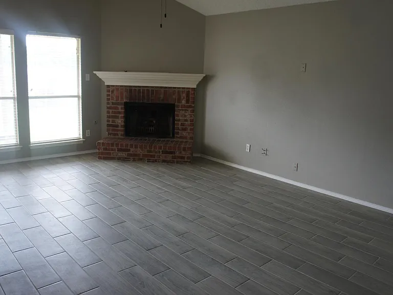 1839 Hillwood Dr — Photo 12