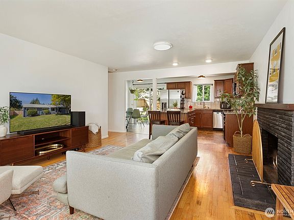 3rd image of 23702 48th Avenue W