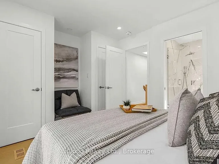 386 Coxwell Ave — Photo 20