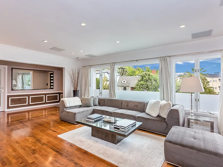 1321 Londonderry Pl — Photo 7
