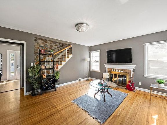 3rd image of 6921 Knox Ave S
