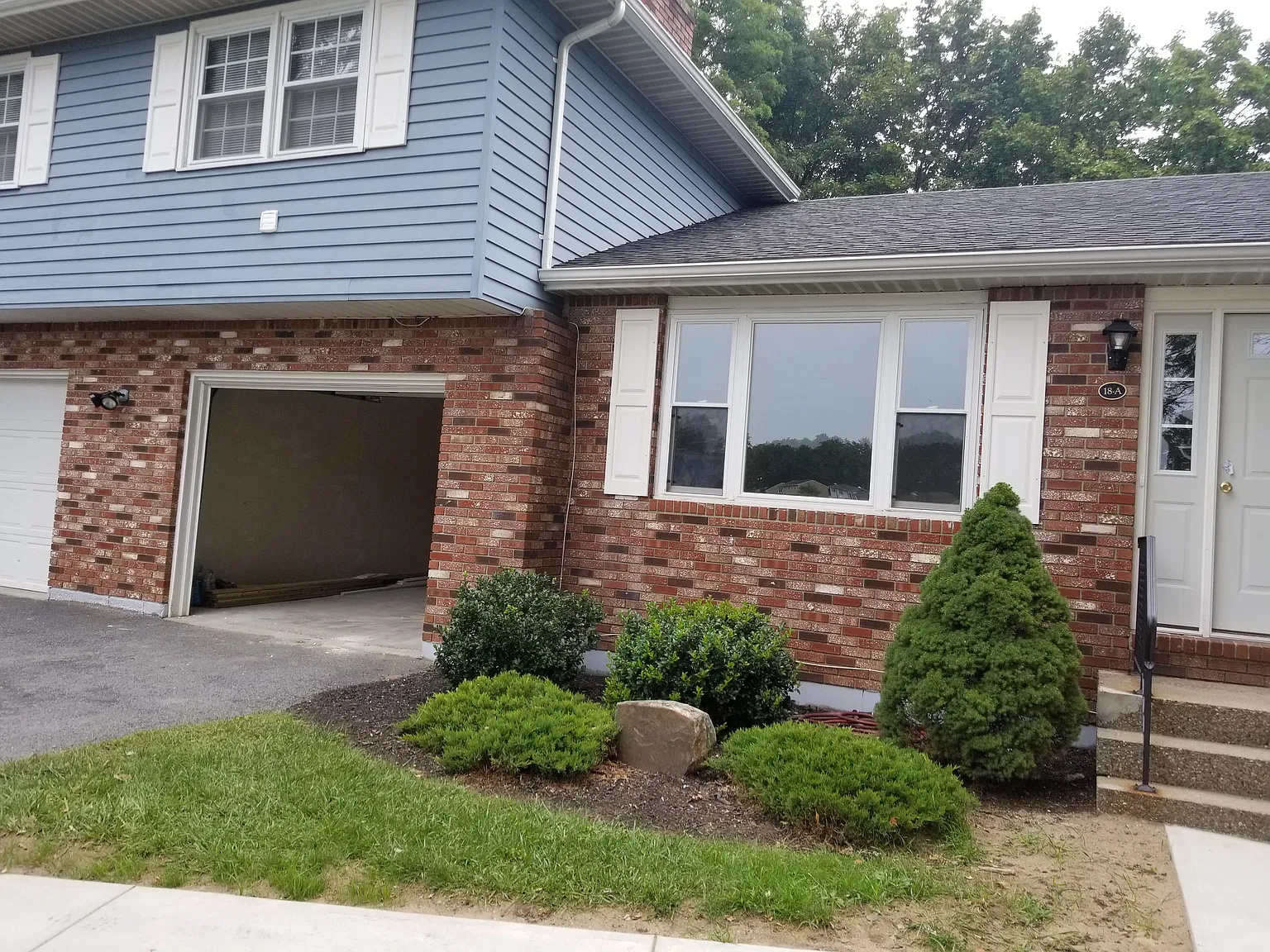 2 bed, 1000 sqft, $1,900 — Photo 1