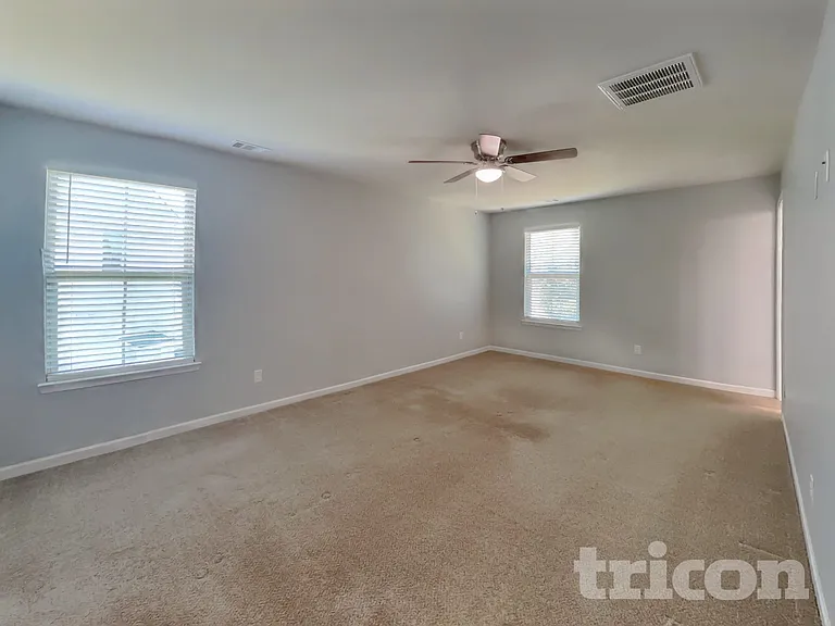 306 Heroit Ct — Photo 8