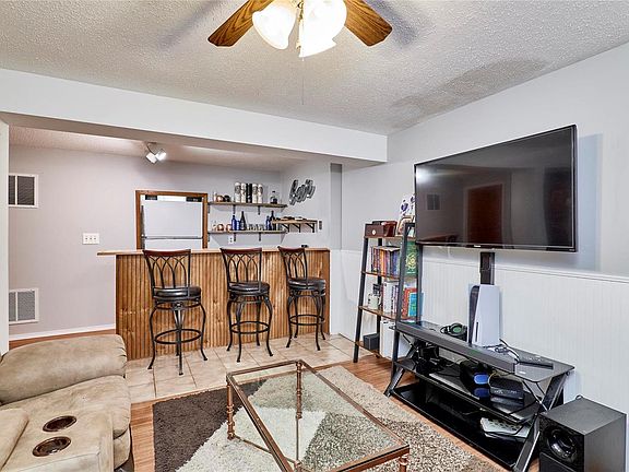 4th image of 2118 Clifton Ave