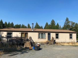 600 Pinewood Way, Cave Junction, OR 97523