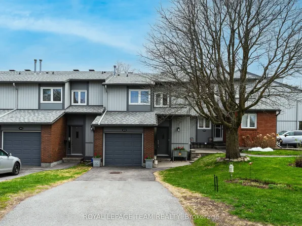 18 Benlea Dr #C, Ottawa, ON K2G 4A8