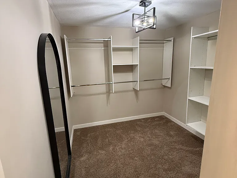 136 W Vine St — Photo 17