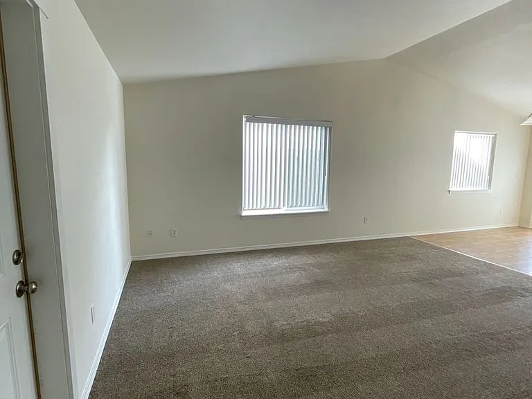 822 SE Maui Ln — Photo 4