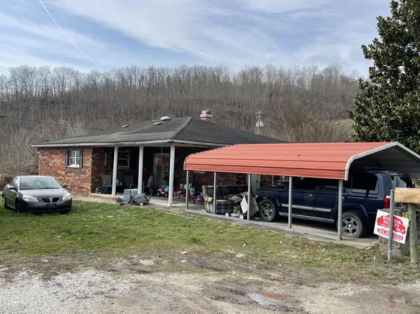 27 Branchland Ave, Branchland, WV 25506