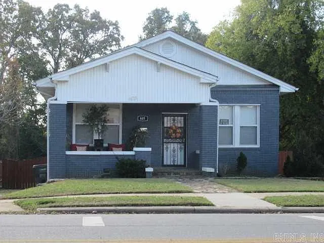 3 bed, 2.0 bath, 1552 sqft, $1,900 — Photo 1