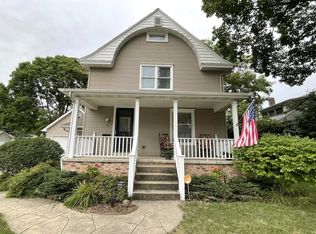 910 E 2nd St, Sterling, IL 61081