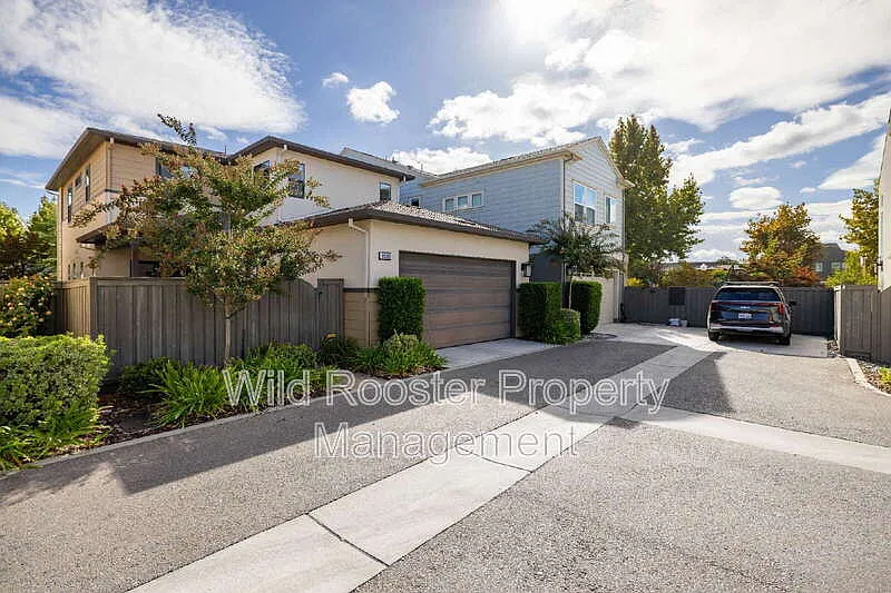 3 bed, 2.5 bath, 1995 sqft, $4,500 — Photo 4