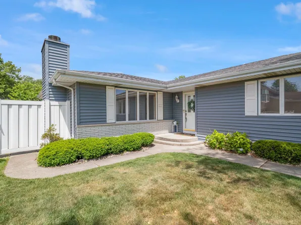 638 N Lillian St, Griffith, IN 46319