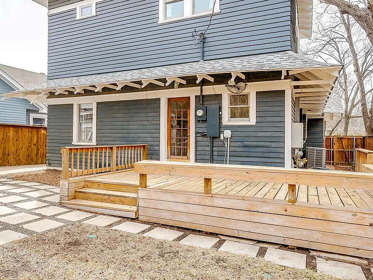 1405 S Henderson St — Photo 57
