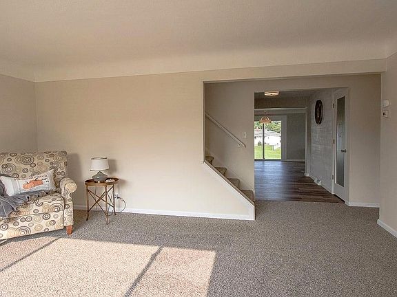 4th image of 248 Woodmere Dr