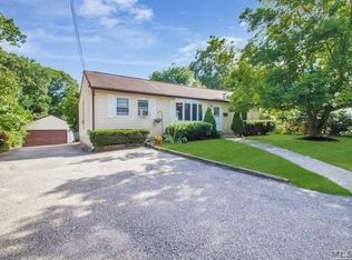 20 Shorehaven Blvd, Ronkonkoma, NY 11779