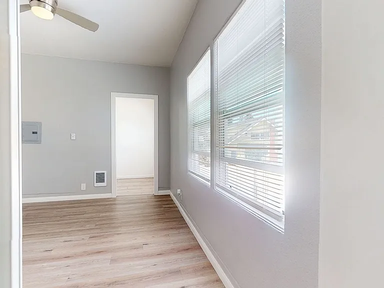 5452 Bancroft Ave — Photo 6