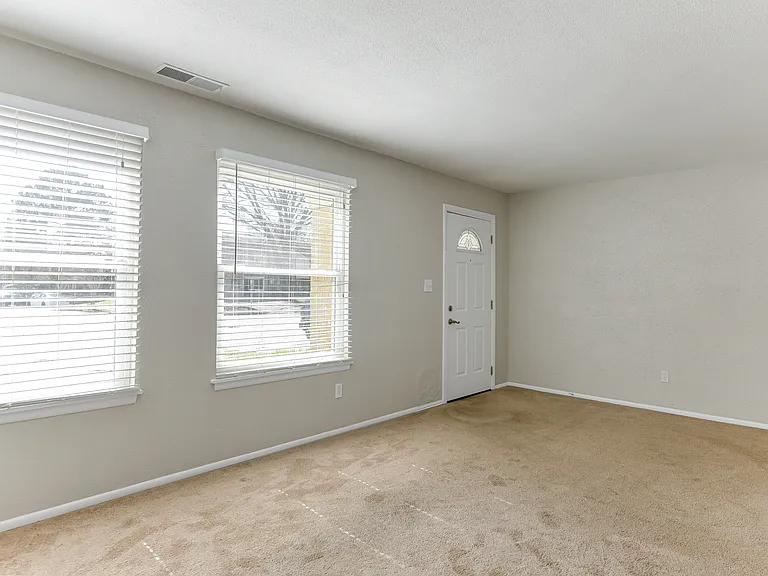 228 N Palmyra Dr — Photo 23