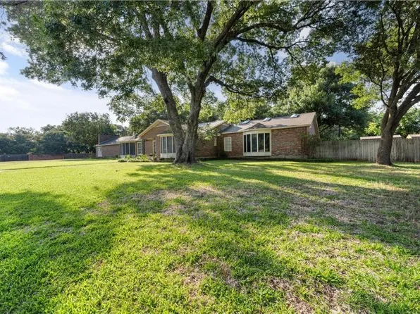 3300 Oakridge Ln, Waco, TX 76708