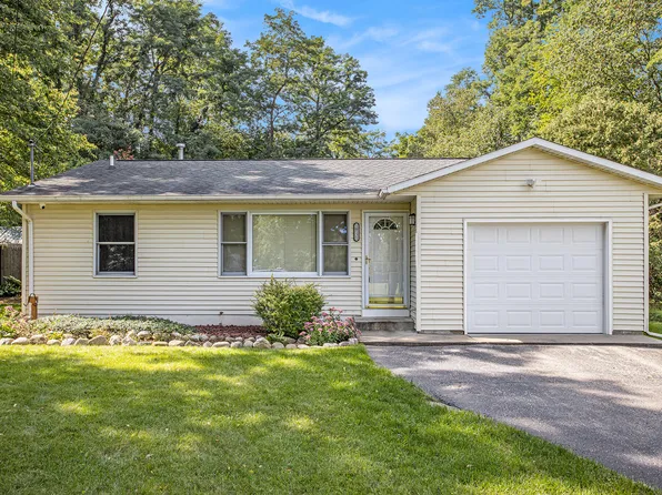 10121 N 10th St, Plainwell, MI 49080