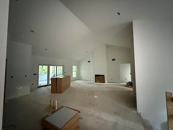 5th image of 9132 National Pkwy