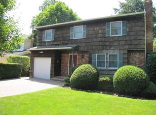 20 W Maple Rd, Greenlawn, NY 11740