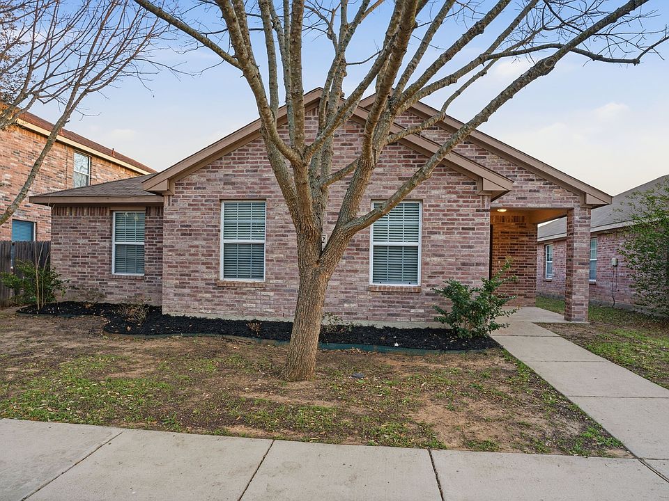 1st image of 1922 Cross Oaks Dr