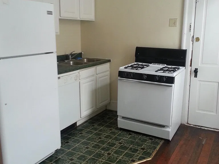 2722 Jefferson Ave #3 — Photo 2