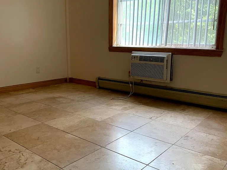 502 E Main St — Photo 16