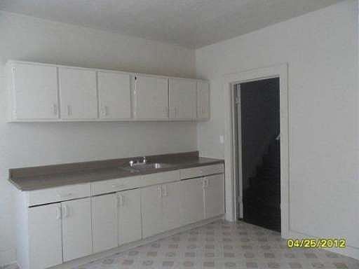 2nd image of 2061 Trowbridge St Unit D