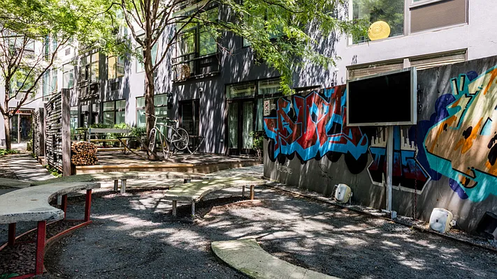 Rented by Nooklyn NYC LLC | media 74