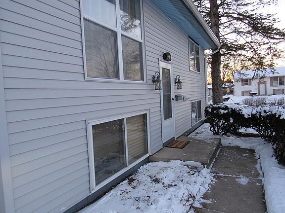 3rd image of 324 E Tulip Dr