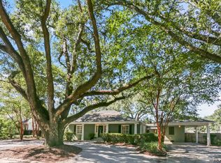 1544 Country Club Dr, Baton Rouge, LA 70808