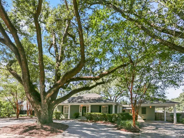 1544 Country Club Dr, Baton Rouge, LA 70808