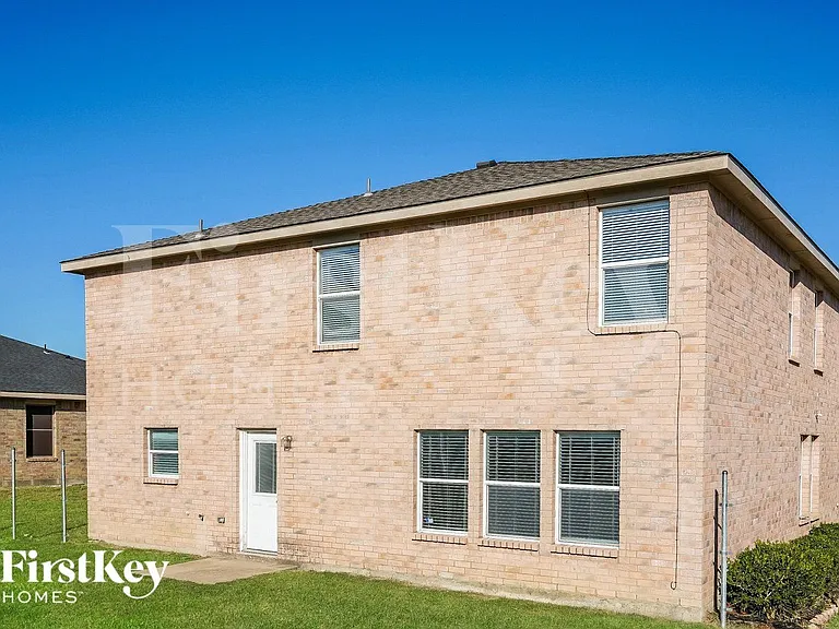 1343 Foster St — Photo 15